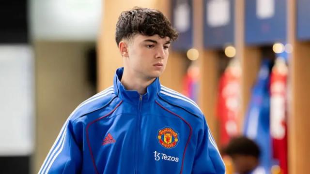 【英超】萨拉维亚任意球建功，曼联45年首遭狼队双杀