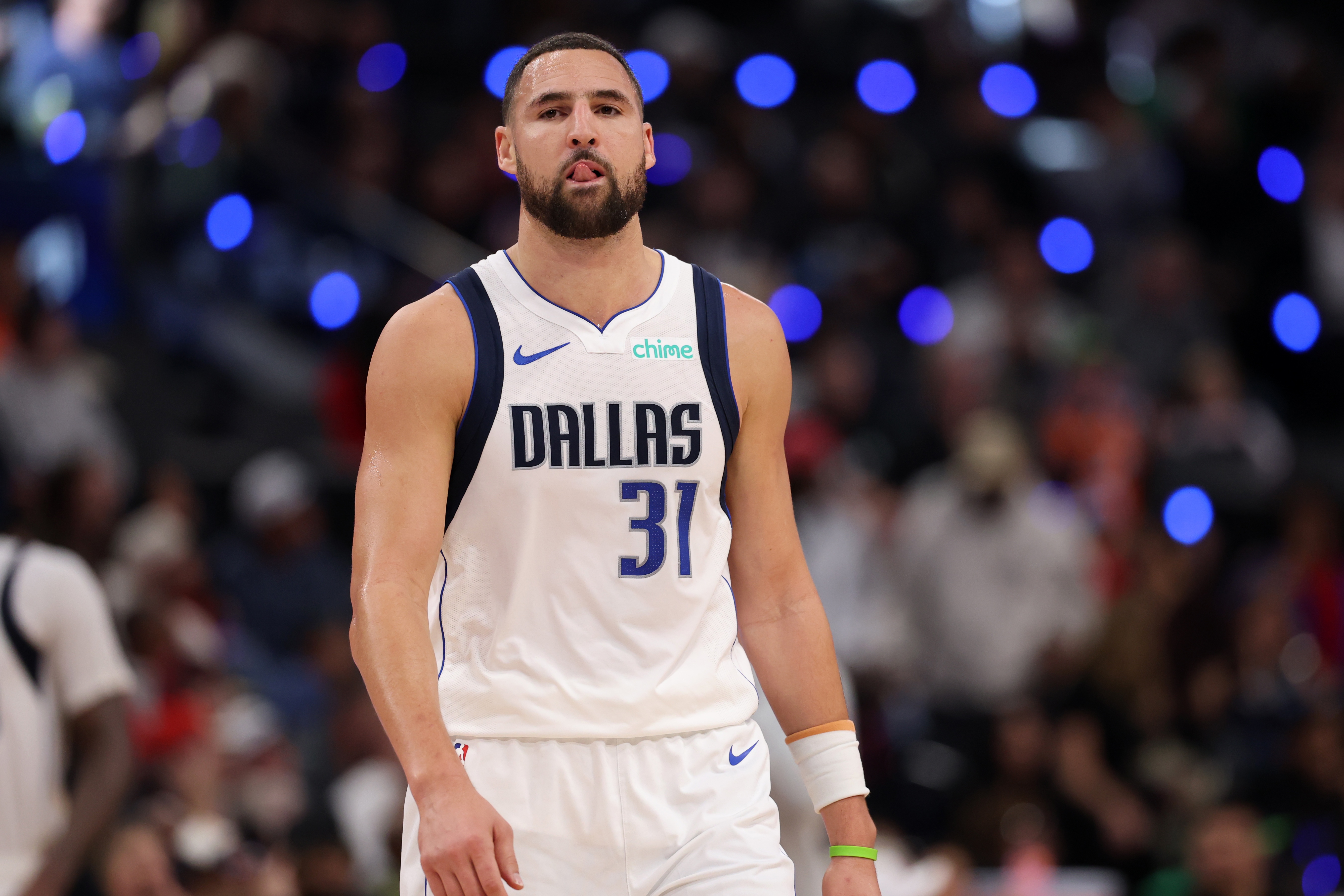 要保持下去！克莱三分11中6轰下平赛季最高23分 另有3板5助